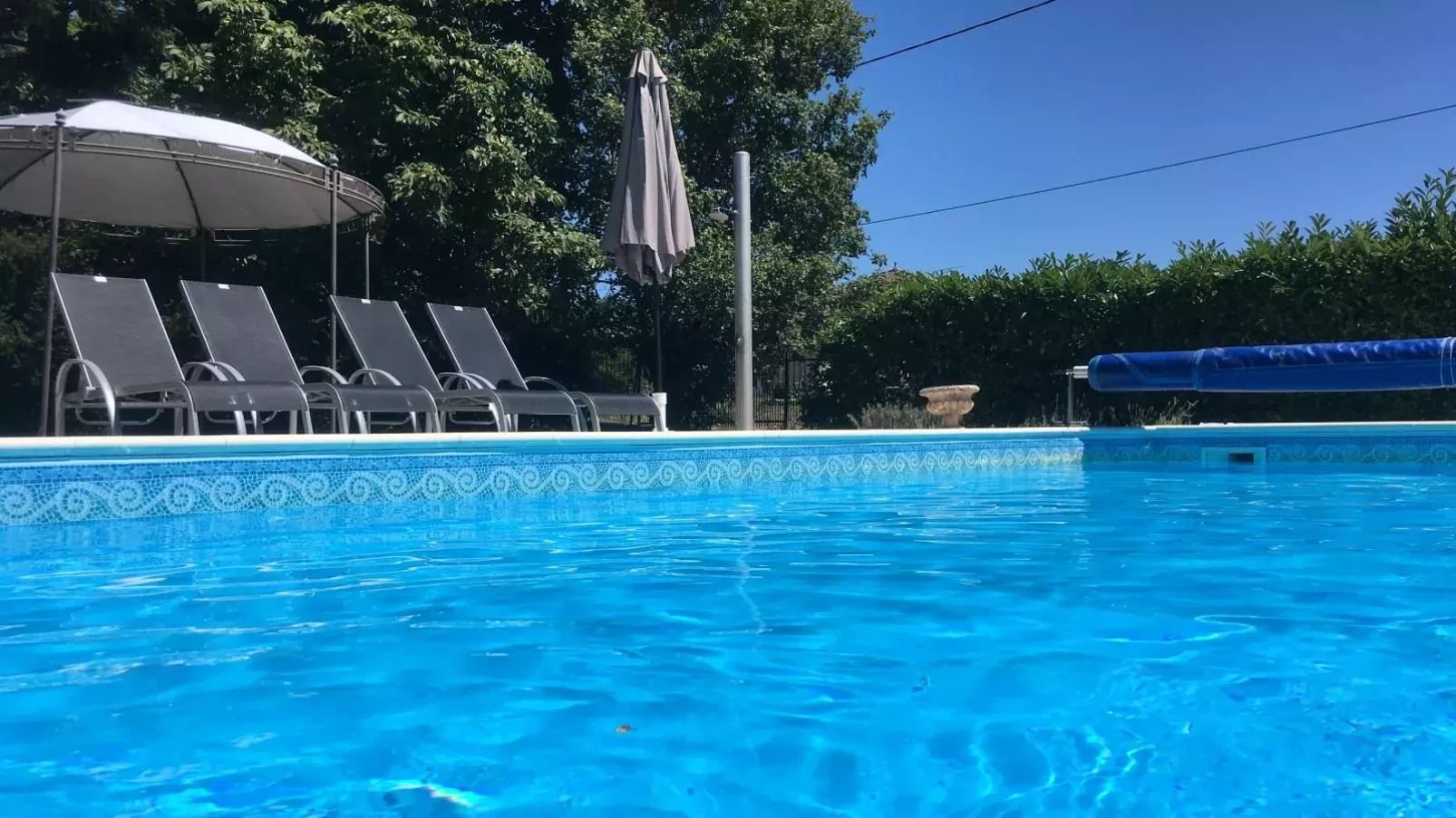 Le Petit Chateau-Pool