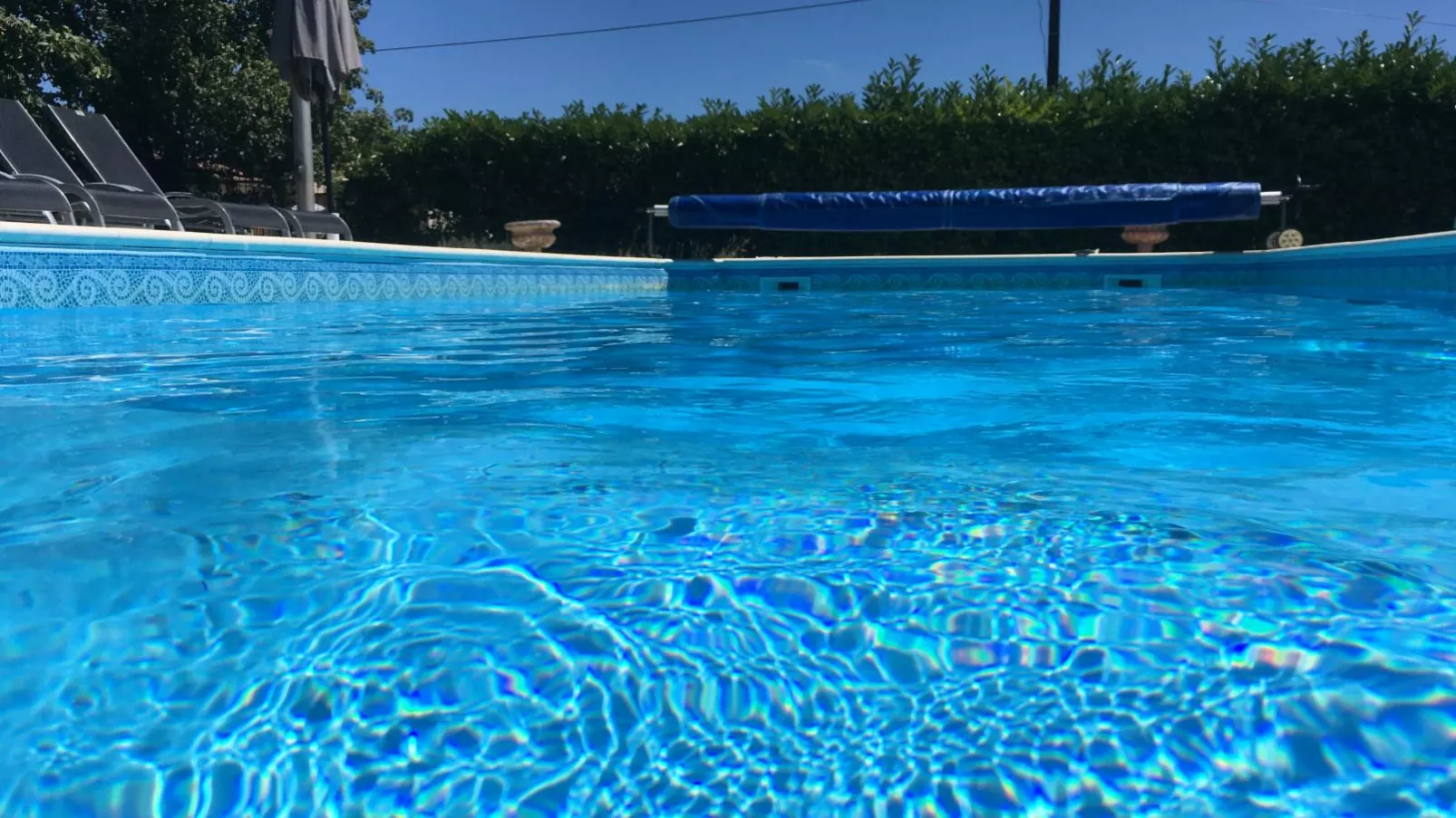 Le Petit Chateau-Pool