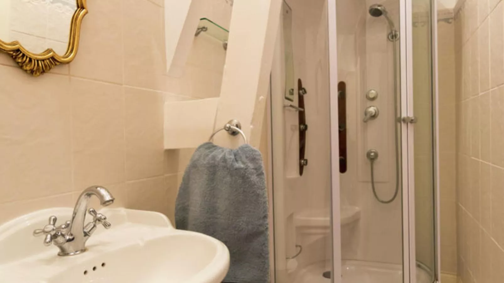 Le Petit Chateau-Bathroom
