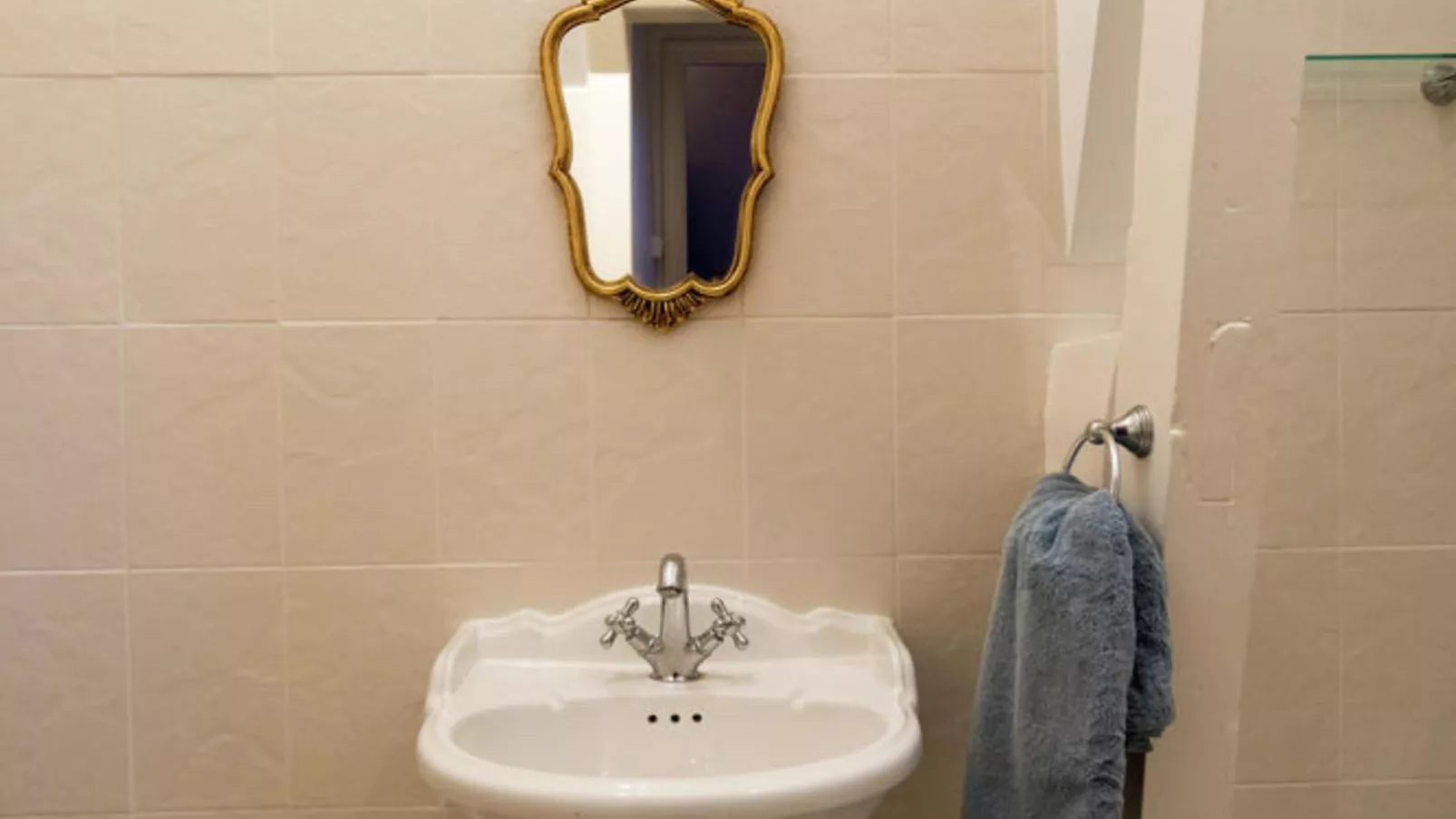 Le Petit Chateau-Bathroom