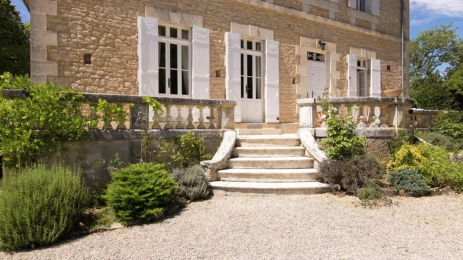 Le Petit Chateau-Exterior summer