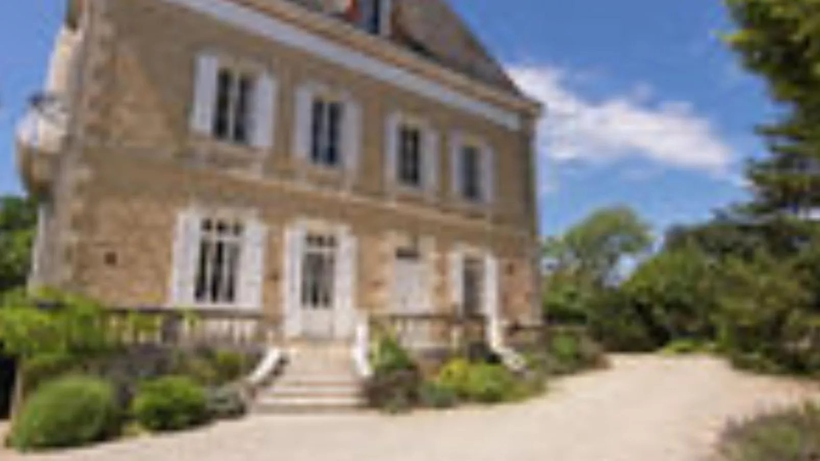 Le Petit Chateau-Exterior summer