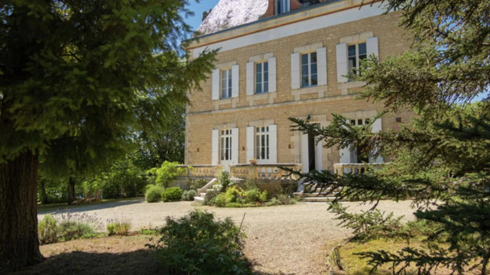 Le Petit Chateau-Exterior summer