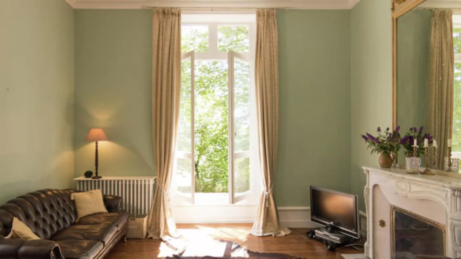 Le Petit Chateau-Living room