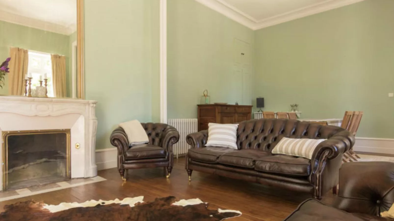Le Petit Chateau-Living room