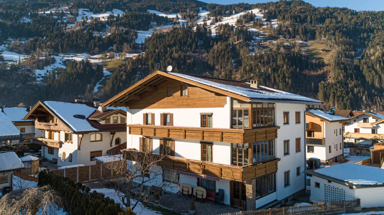 Tiroler Gästehaus-Außenbereich Winter