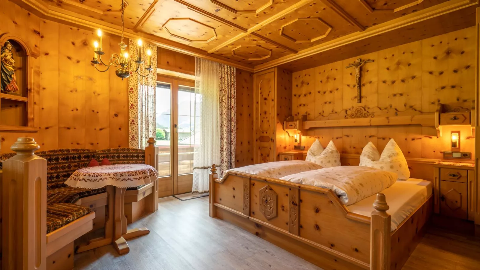 Tiroler Gästehaus-Schlafzimmer