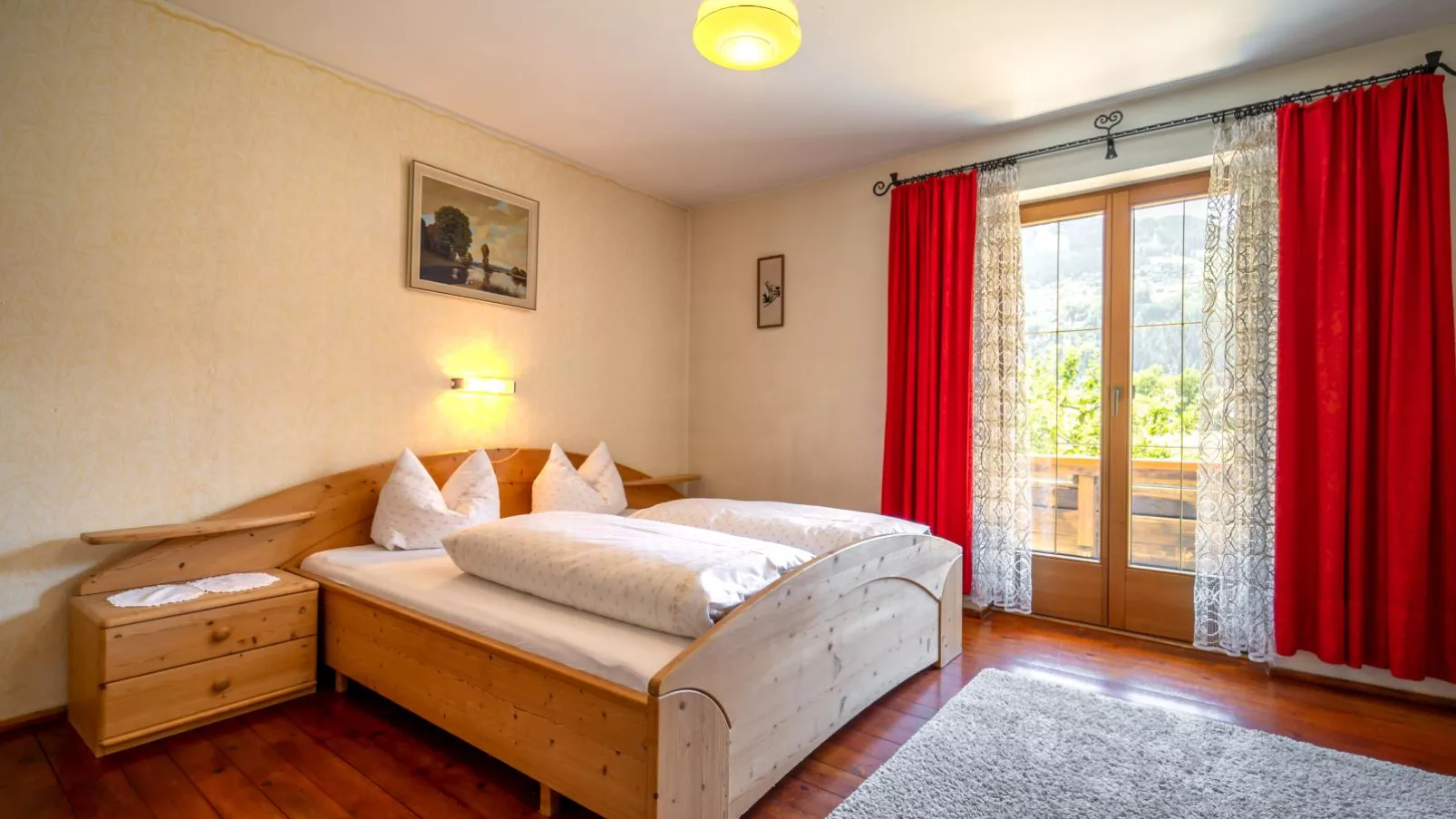 Tiroler Gästehaus-Schlafzimmer