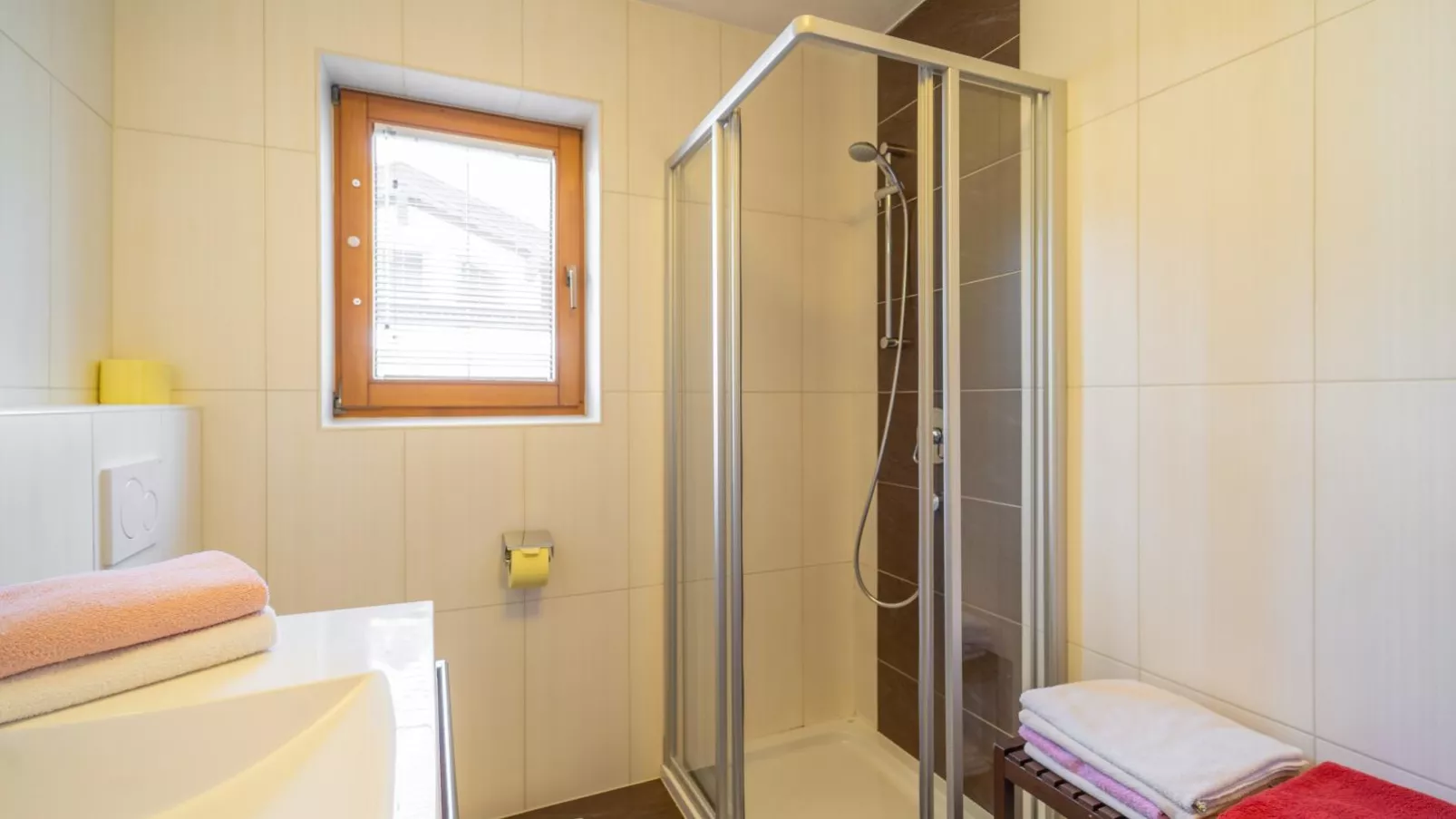 Tiroler Gästehaus-Badezimmer