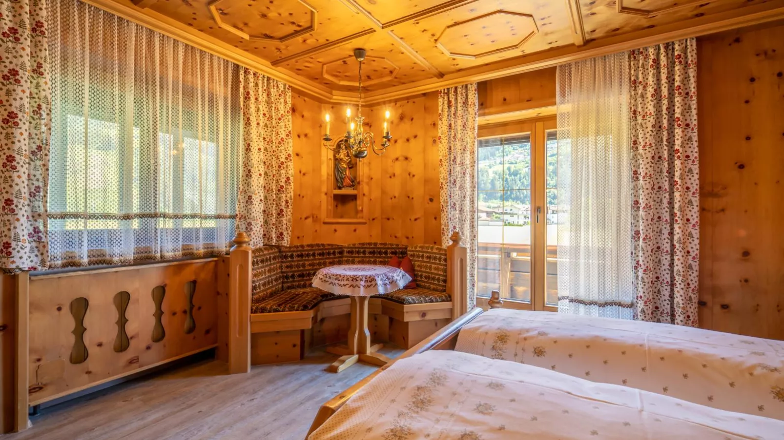 Tiroler Gästehaus-Schlafzimmer