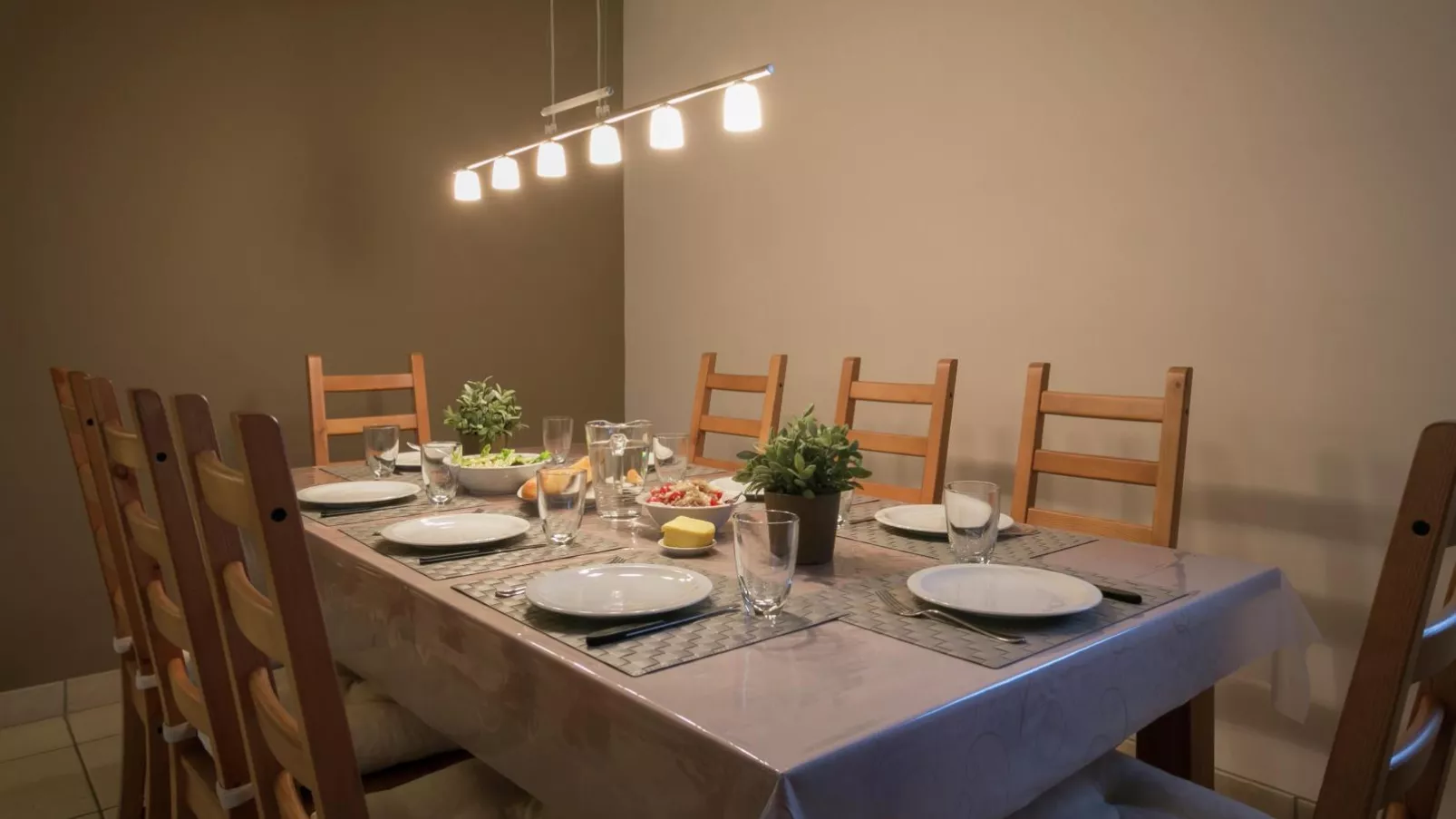 Gite Moderne de Lourdes-Dining room