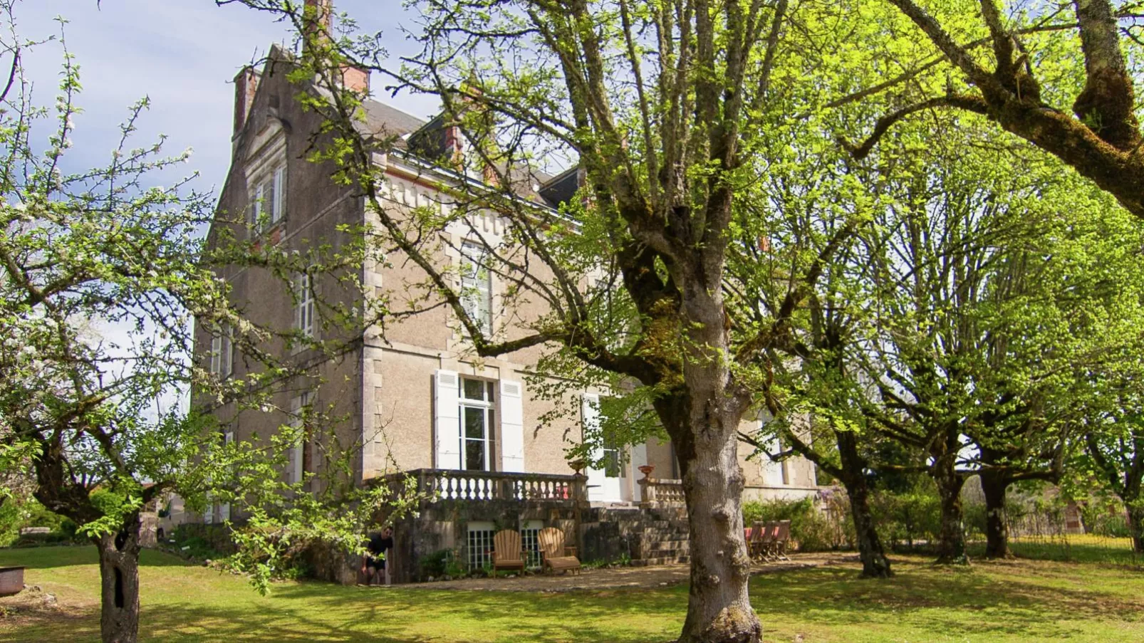 Manoir La Peyrade-Exterior summer