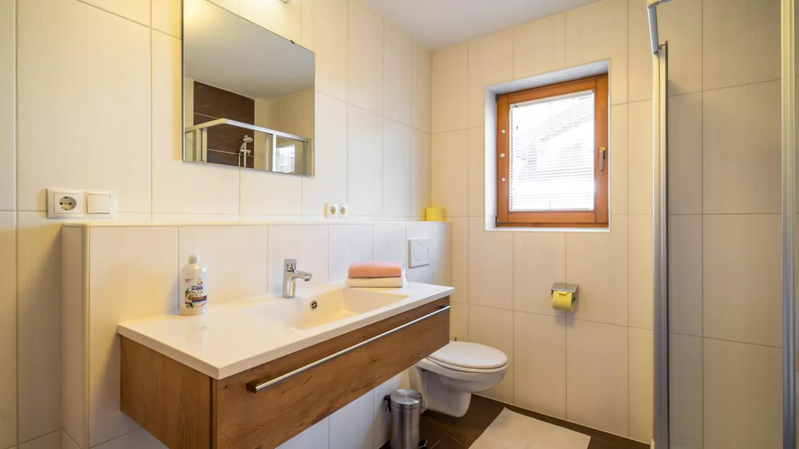 Tiroler Gästehaus-Badezimmer