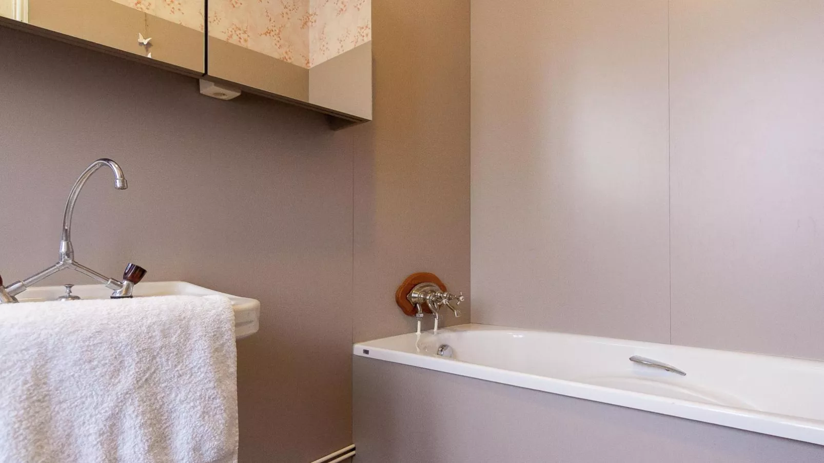 Manoir La Peyrade-Bathroom
