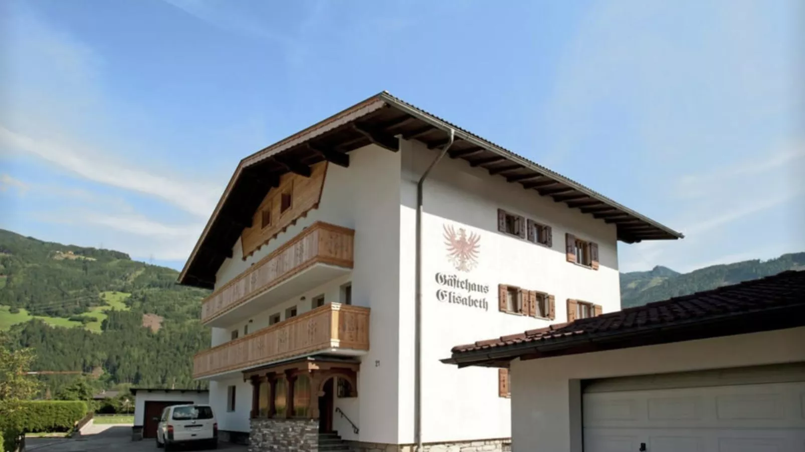 Tiroler Gästehaus-Außenbereich Sommer
