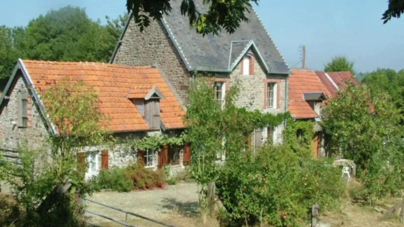 Gite Le Chevalier-Exterior summer