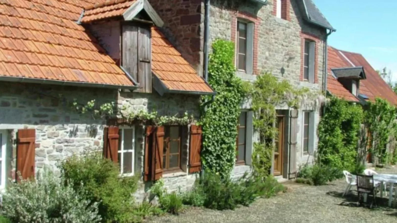Gite Le Chevalier-Exterior summer