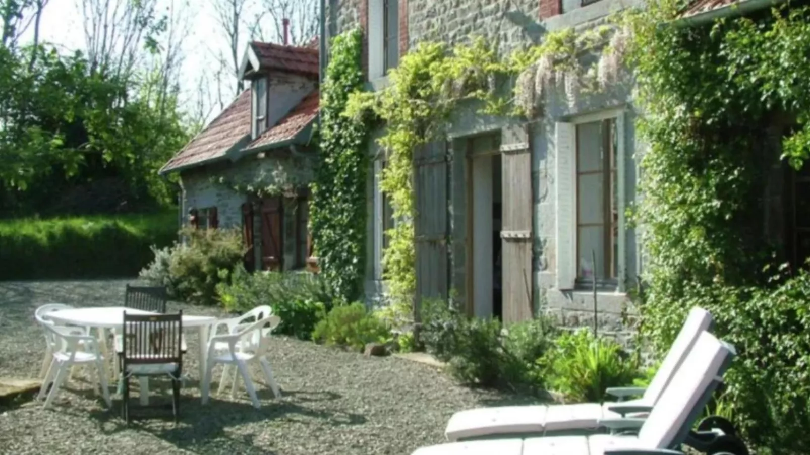 Gite Le Chevalier-Exterior summer