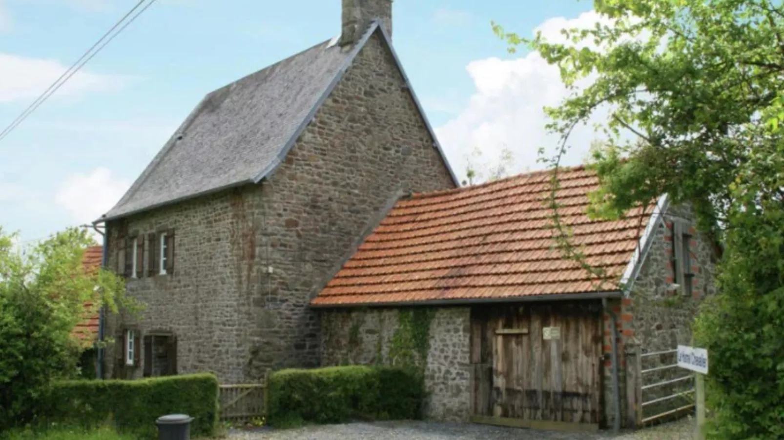 Gite Le Chevalier-Exterior summer