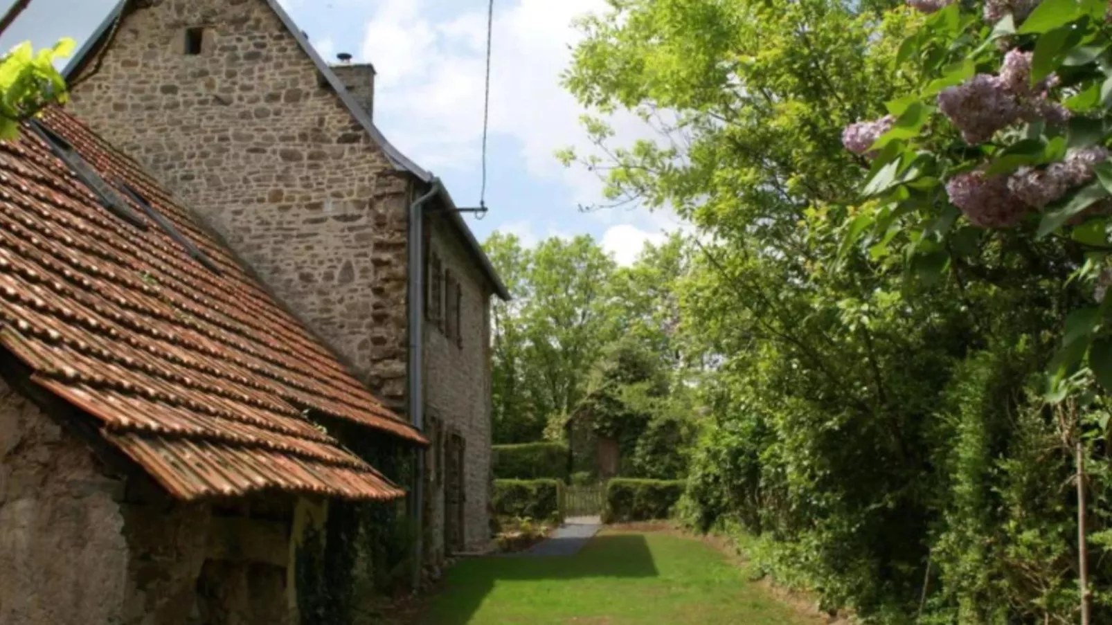 Gite Le Chevalier-Gardens summer