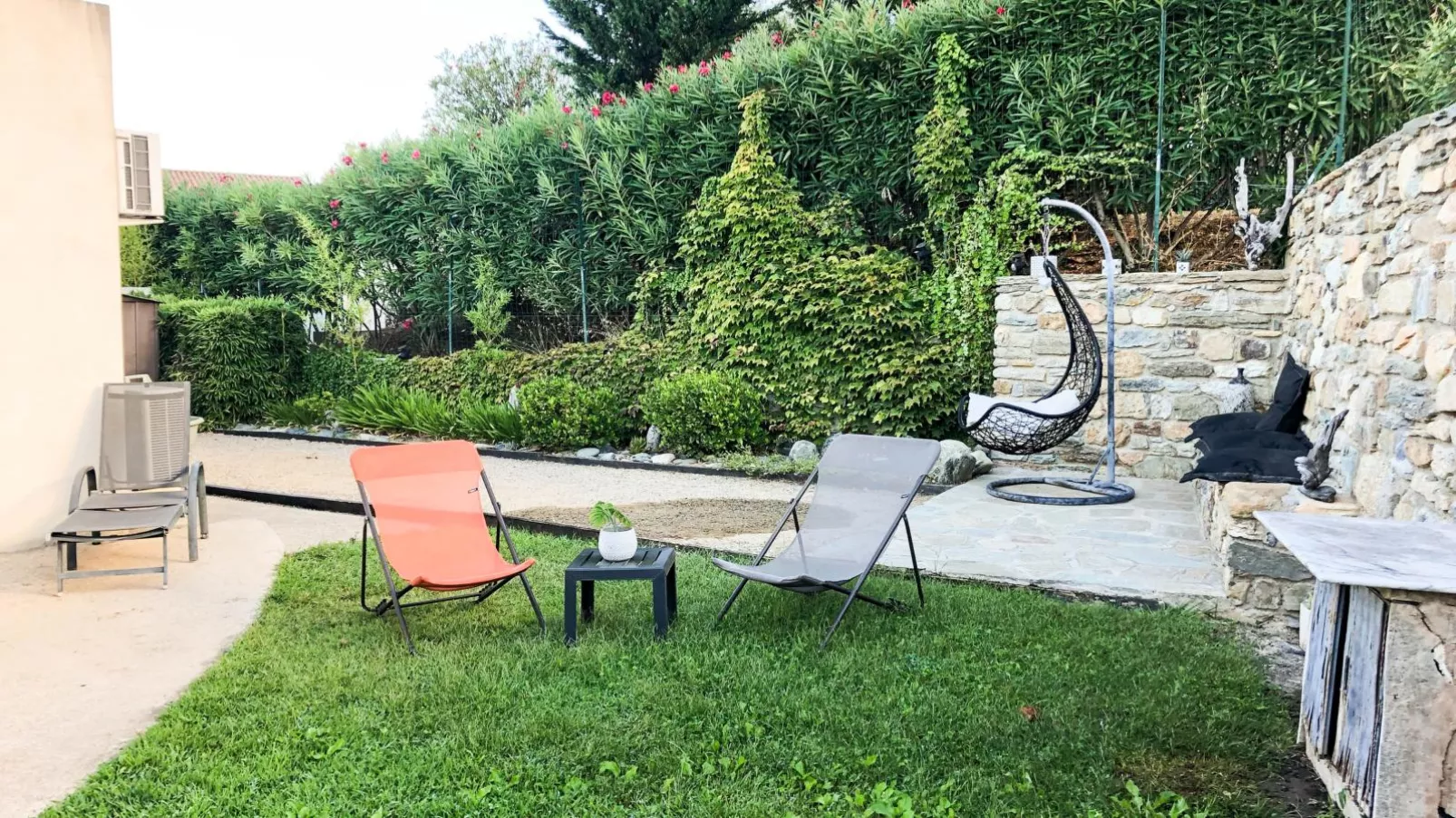 De la Plaine 8 pers-Gardens summer