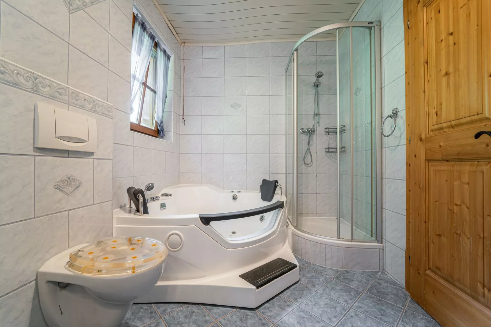 Herzebenalm-Bathroom