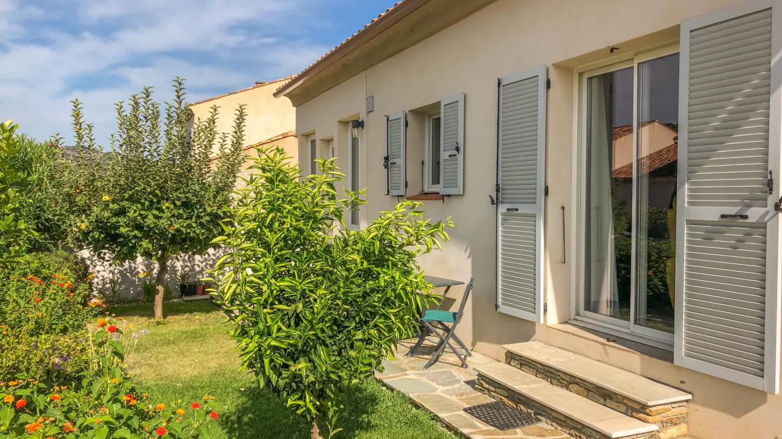 De la Plaine-Exterior summer