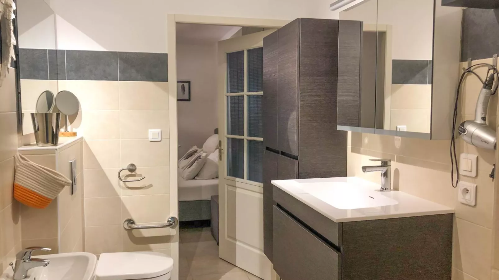 De la Plaine-Bathroom