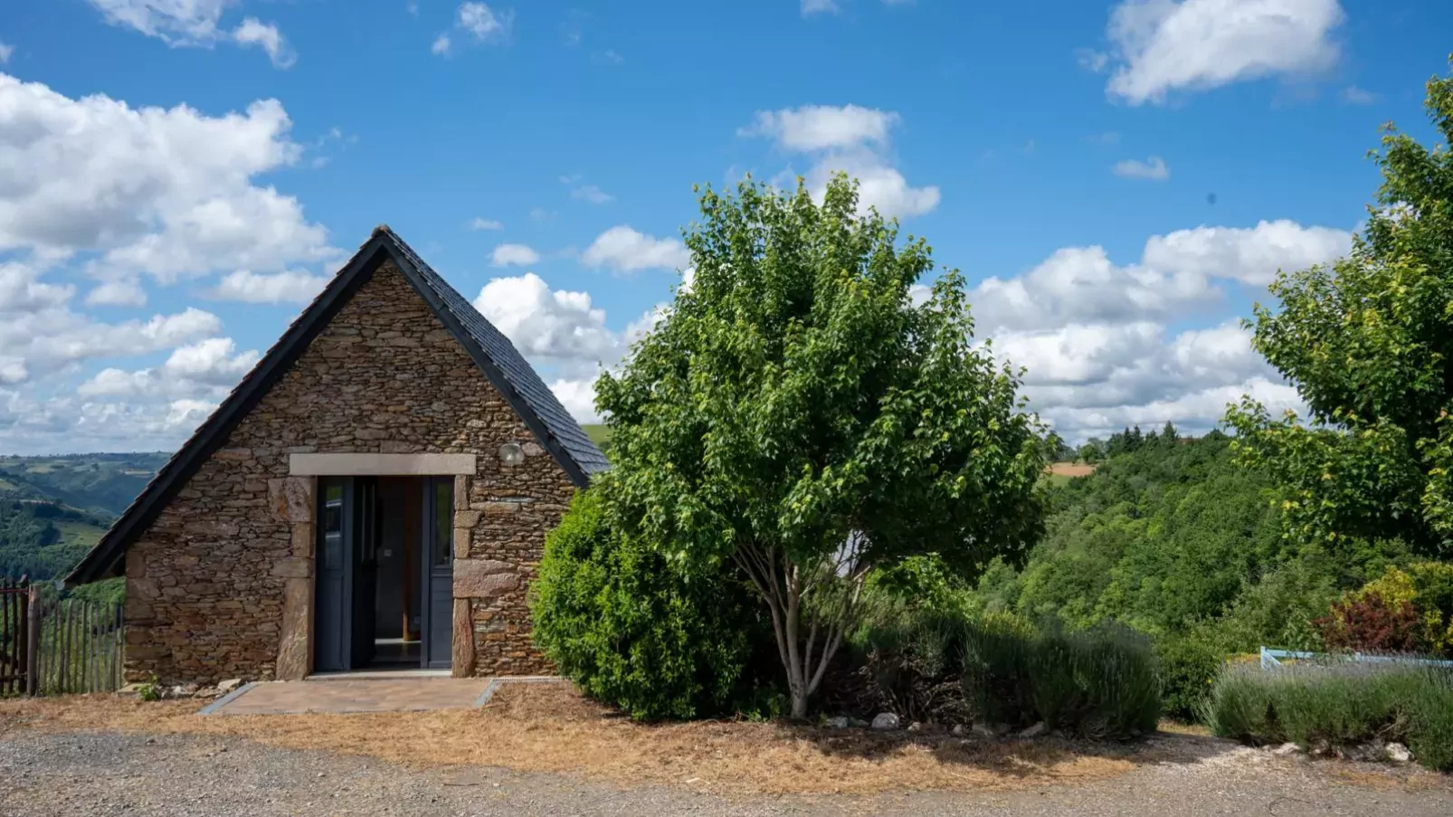 Gite Les Corbieres-Außenbereich Sommer