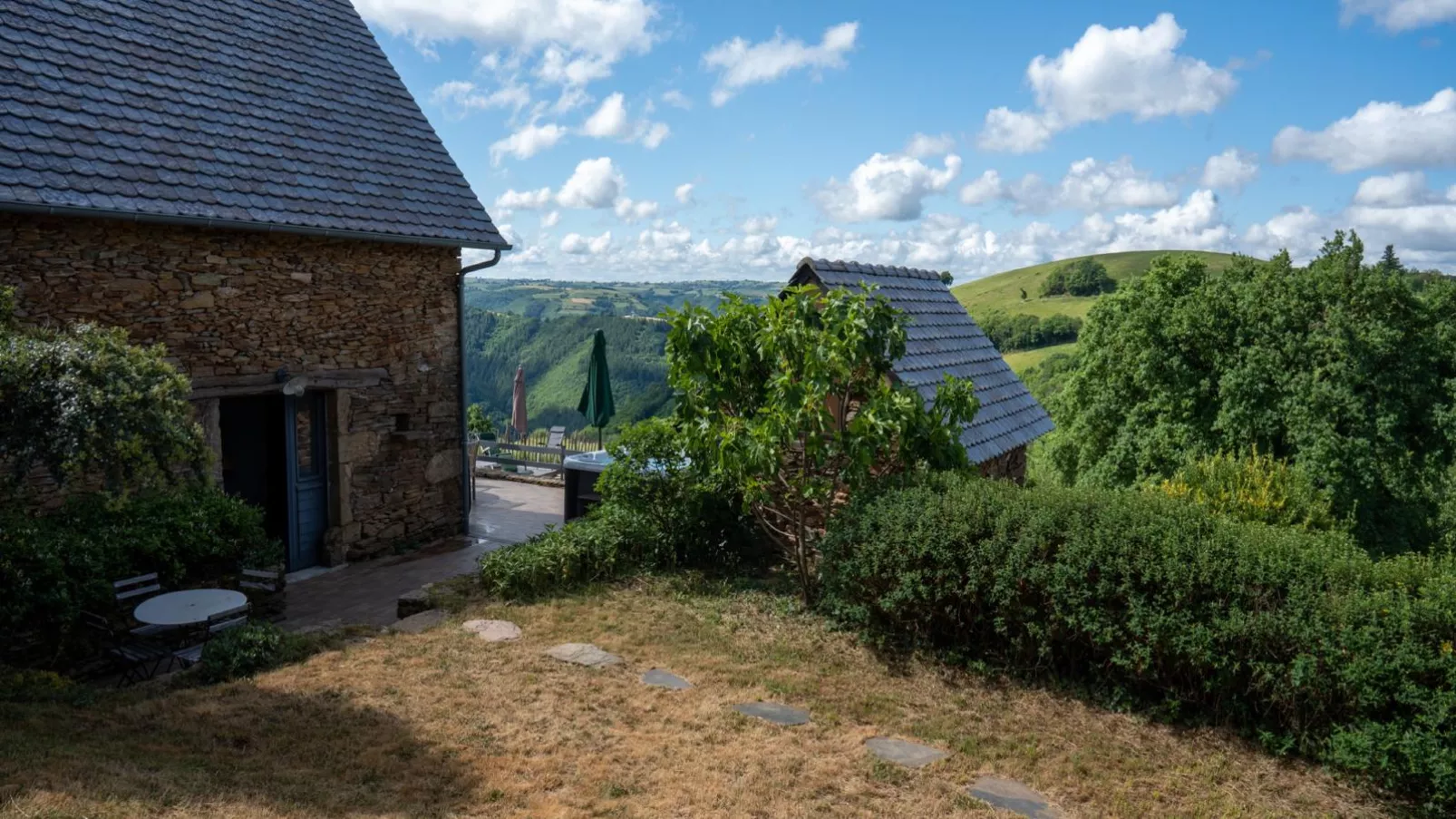 Gite Les Corbieres-Gärten Sommer