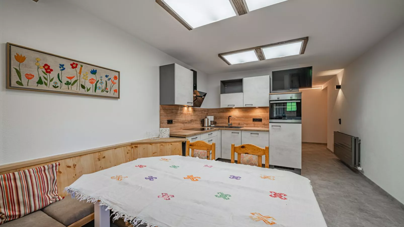 Hohe Salve L-Dining room