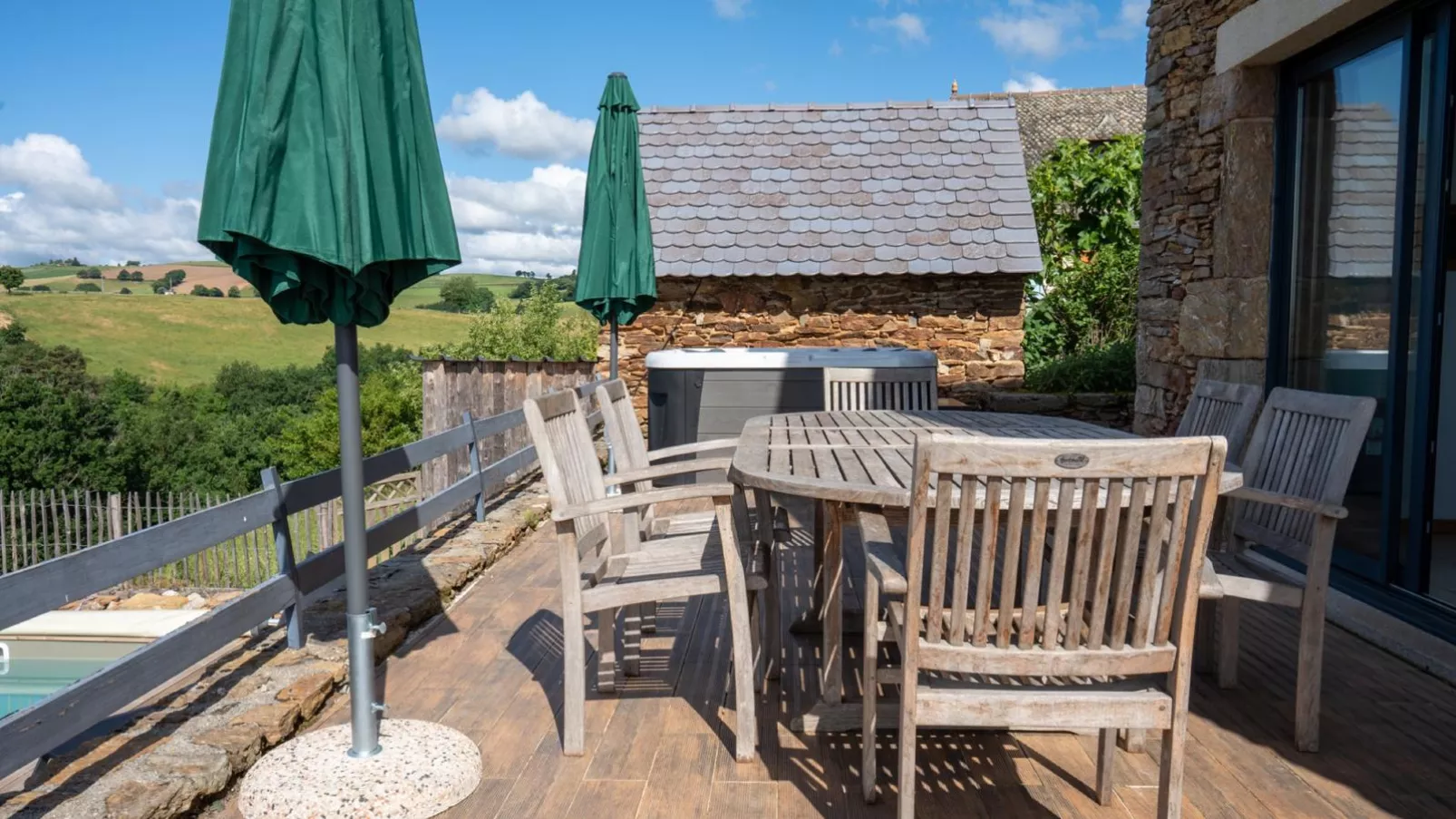 Gite Les Corbieres-Terrassenbalkon