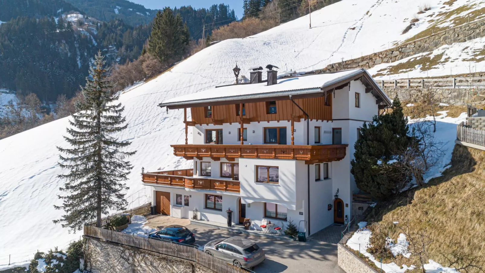 Apartment Leonie-Exterior winter