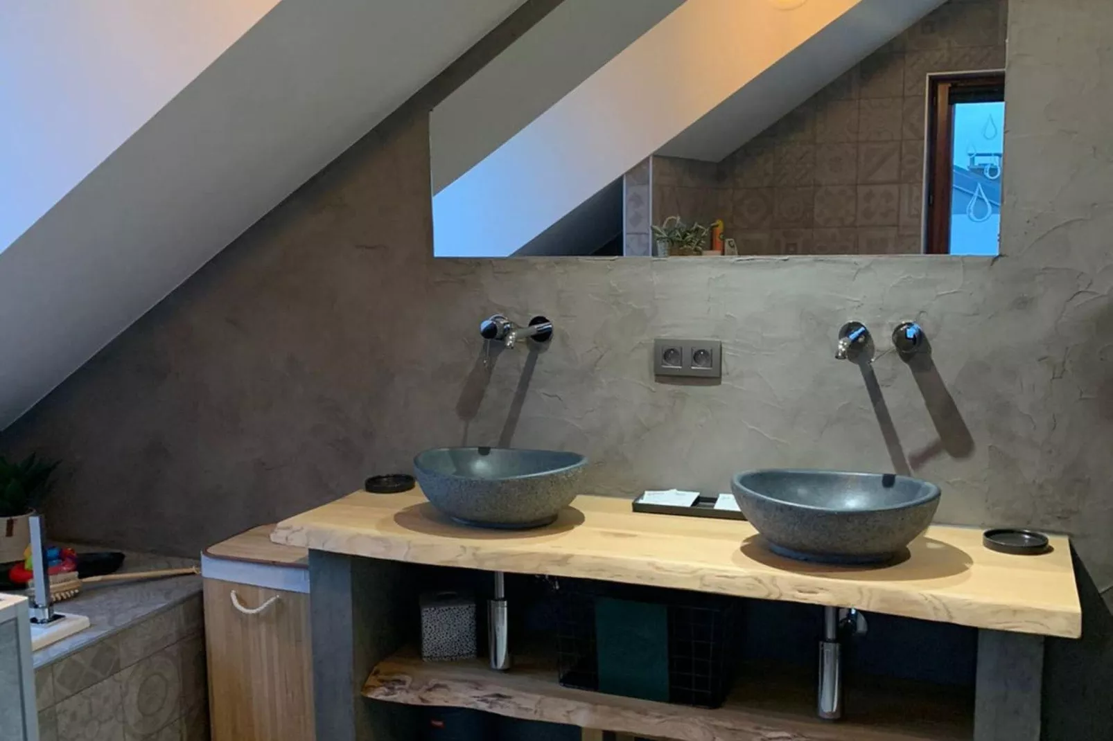 Chez Albert-Bathroom