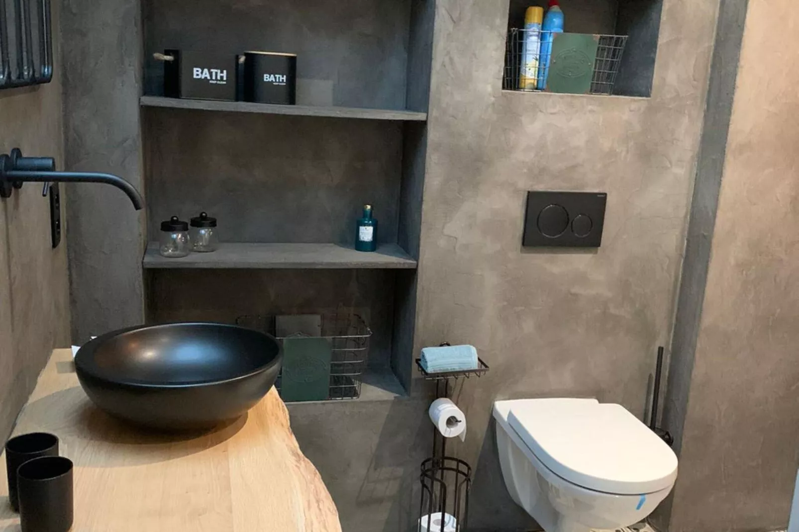 Chez Albert-Bathroom