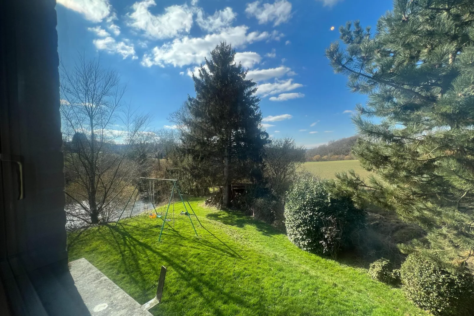 Magnifique maison de vacances avec piscine intérieur-Aussicht Sommer