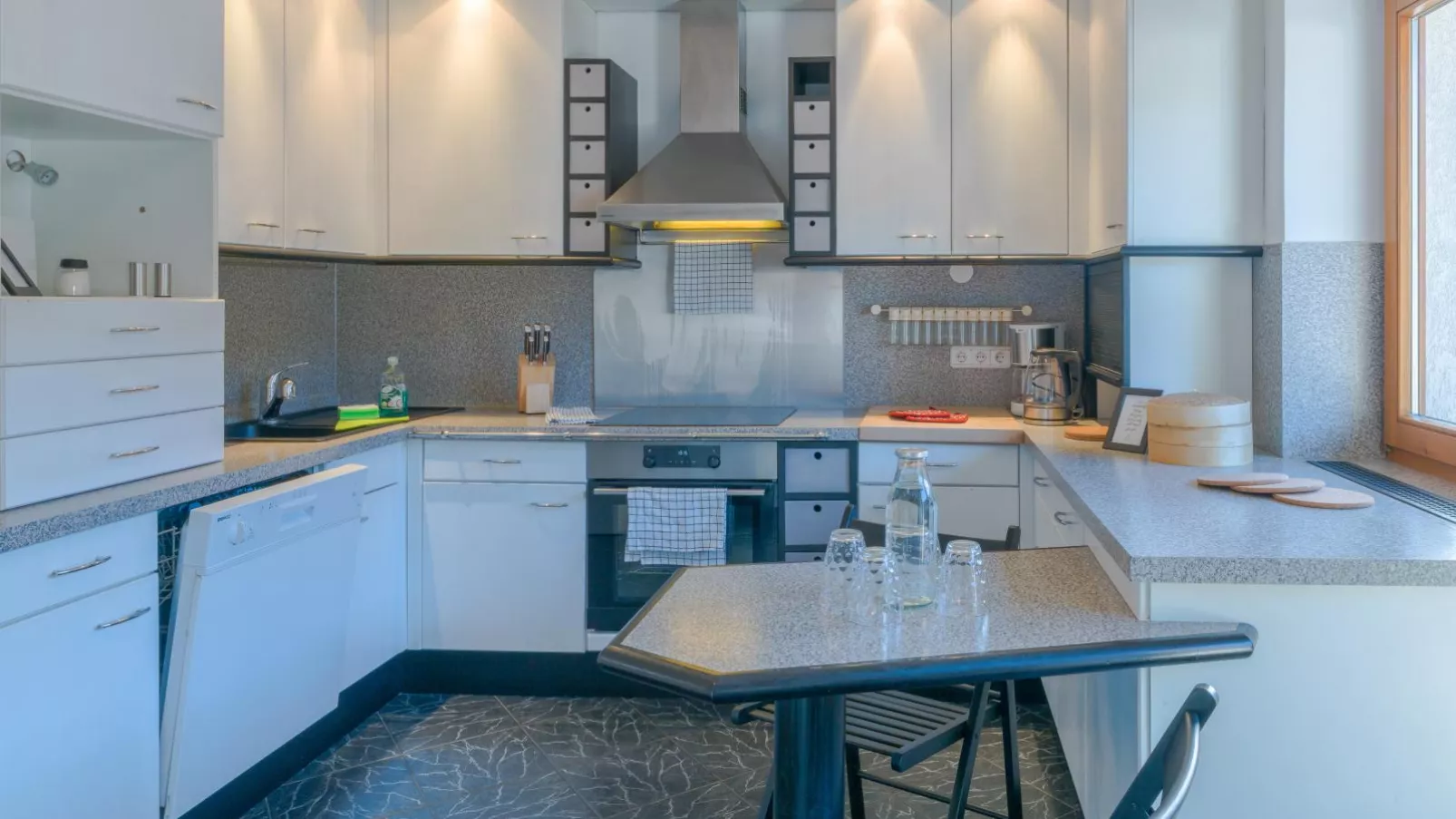 Tirola Stadl-Kitchen