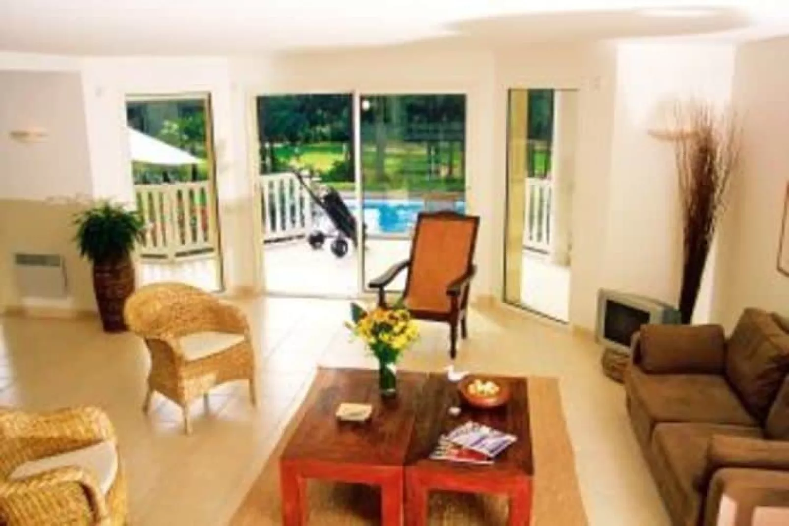 Eden Parc Golf 2-Living room