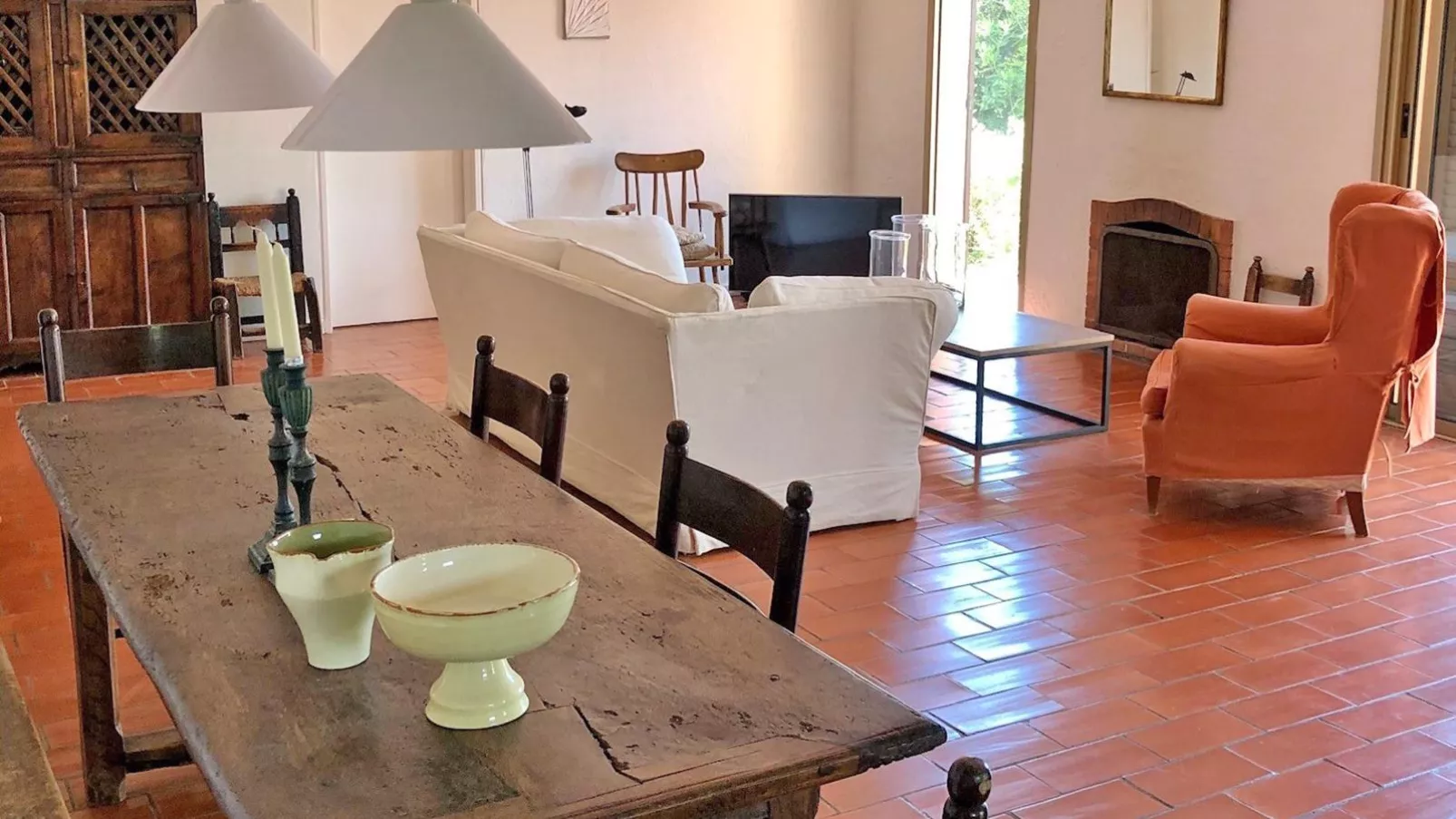 Maison l Arc-Living room