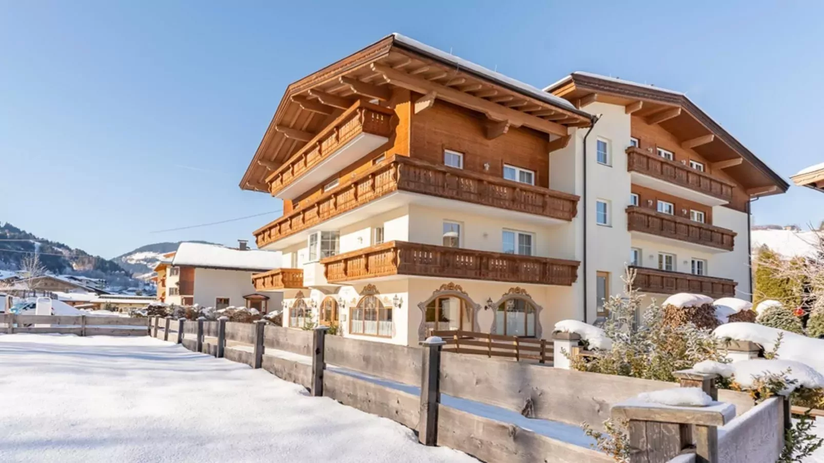 Vicky Apartment Large-Exterior winter