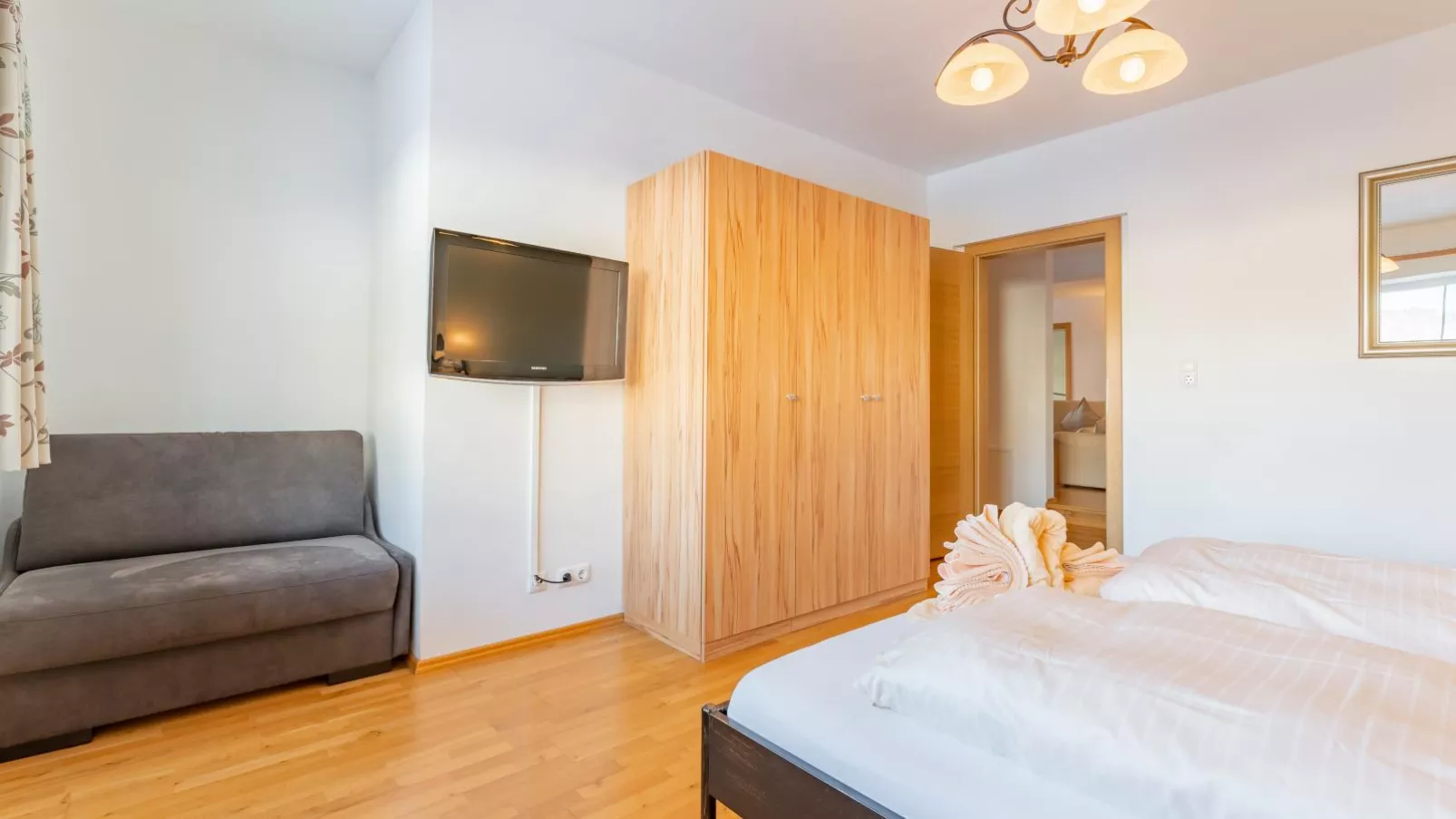 Vicky Apartment Large-Bedroom