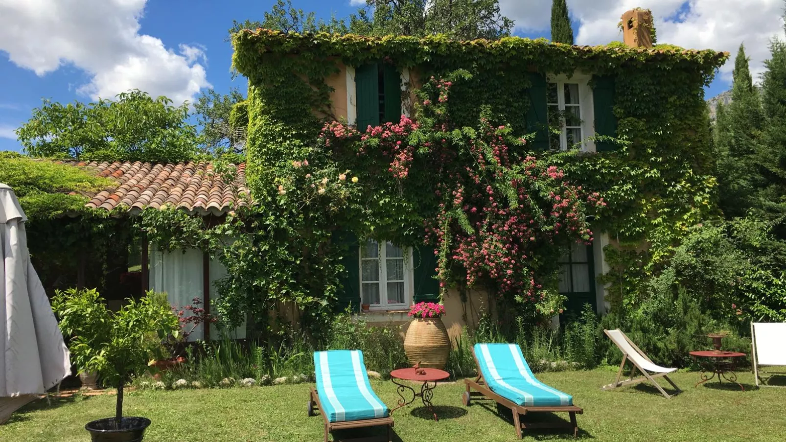La petite maison de la ferme rose-Extérieur été