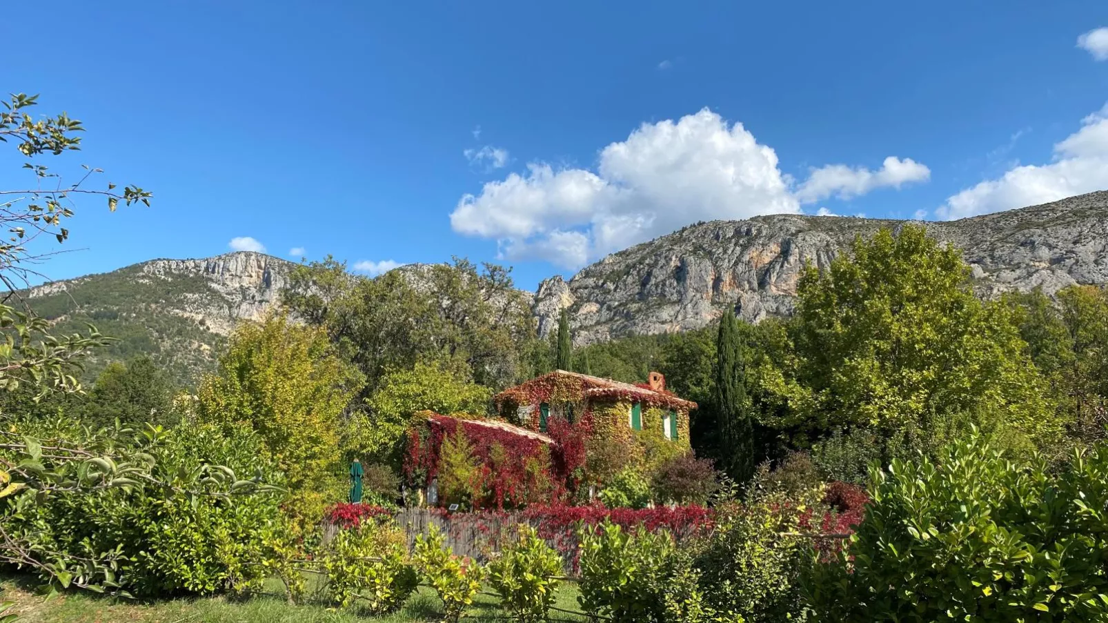 La petite maison de la ferme rose-Zones d'été à 1 km