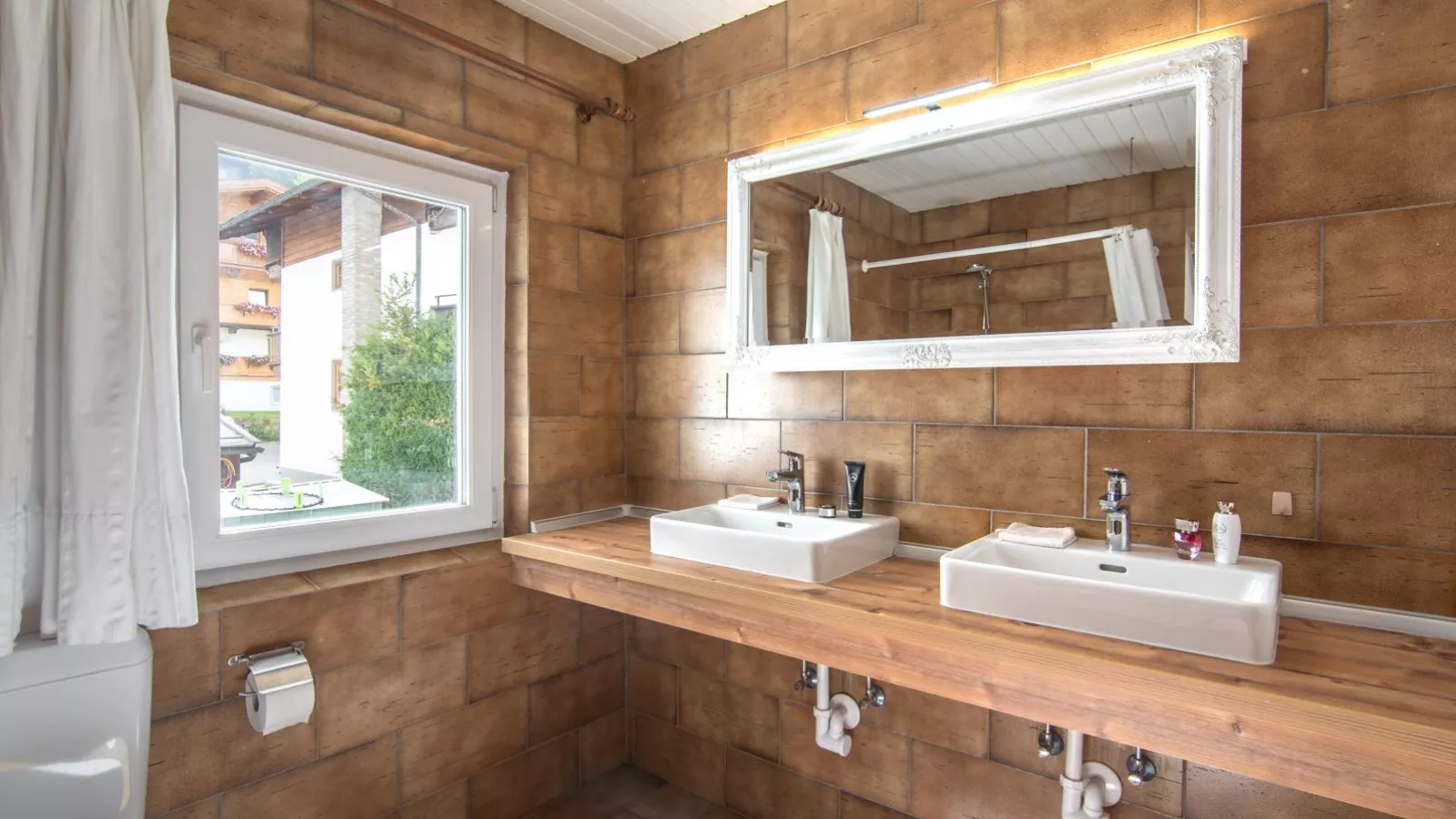 Waldhaus II-Bathroom