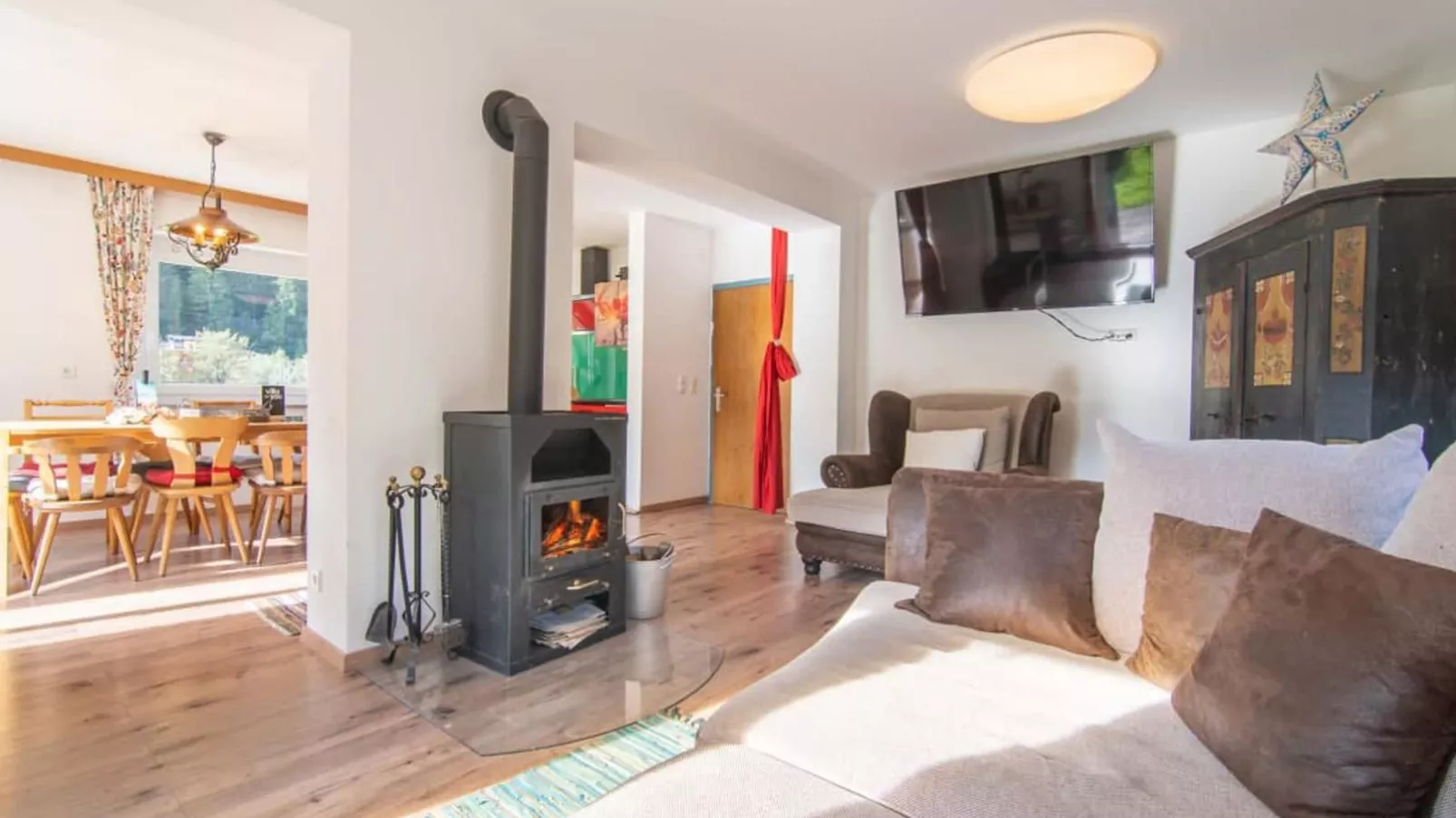 Regenbogenhaus-Living room