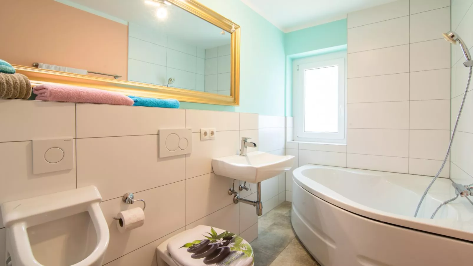 Regenbogenhaus-Bathroom