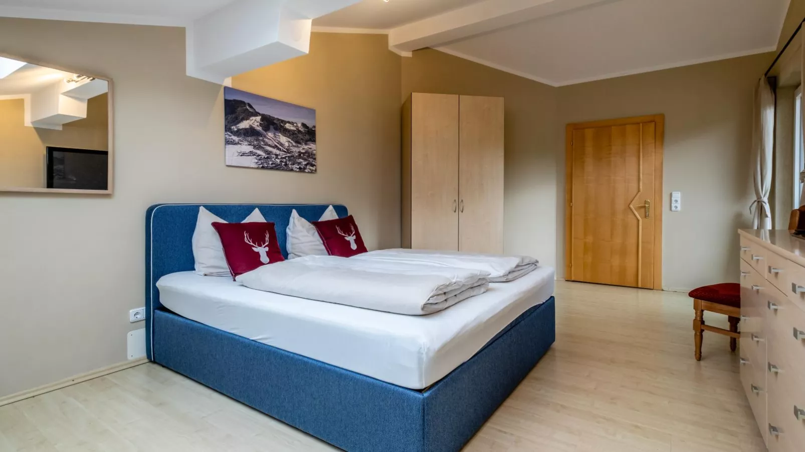 Haslau Large-Bedroom