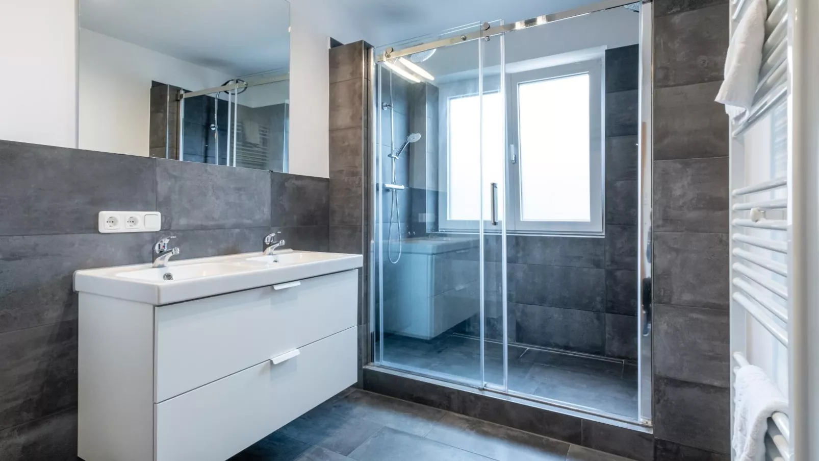 Haslau Large-Bathroom