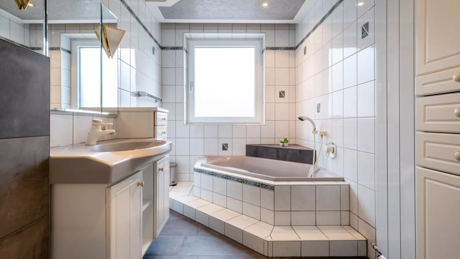 Haslau Large-Bathroom
