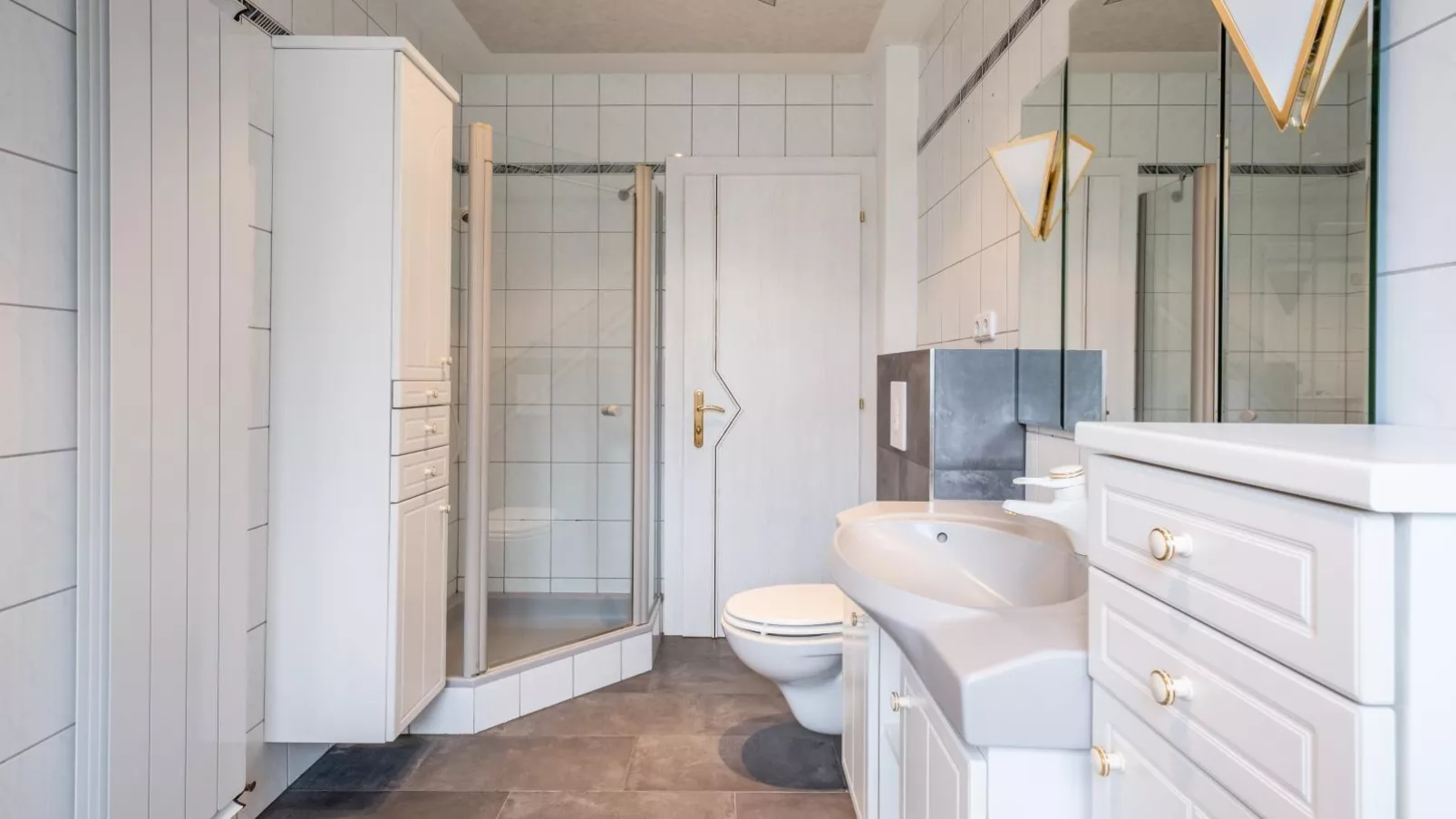 Haslau Large-Bathroom